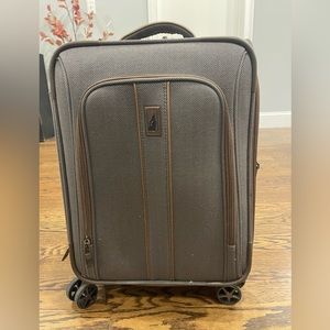 London Fog Luggage Set
